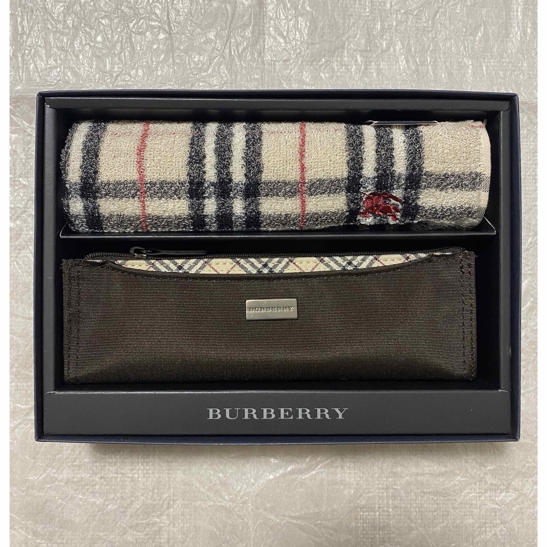 BURBERRY(バーバリー)の未使用 バーバリー ペンケース ハンカチセット 箱キズ 汚れありburberry レディースのファッション小物(ハンカチ)の商品写真