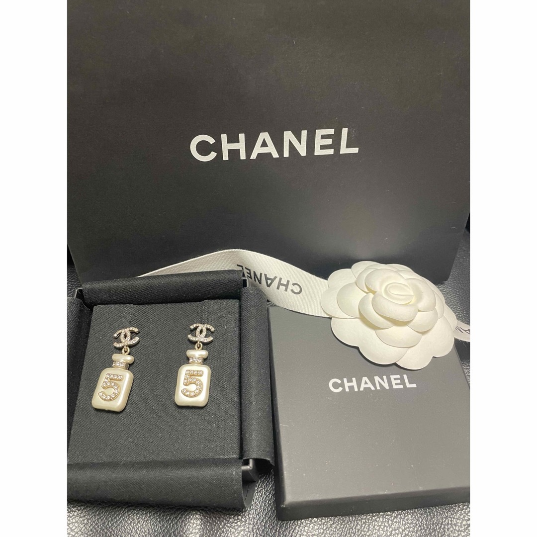 CHANEL(シャネル)のシャネル　ピアス　香水瓶　ナンバー5 タキマキ愛用　CHANEL ココマーク レディースのアクセサリー(ピアス)の商品写真