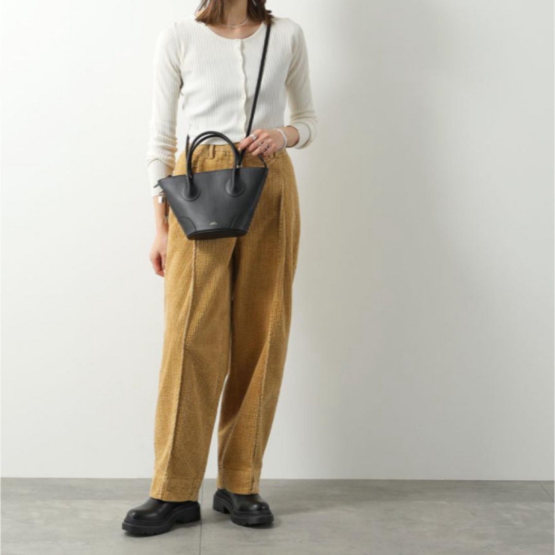 A.P.C(アーペーセー)の新品タグ付き APC ショルダーバッグ tote Emma small レディースのバッグ(ショルダーバッグ)の商品写真