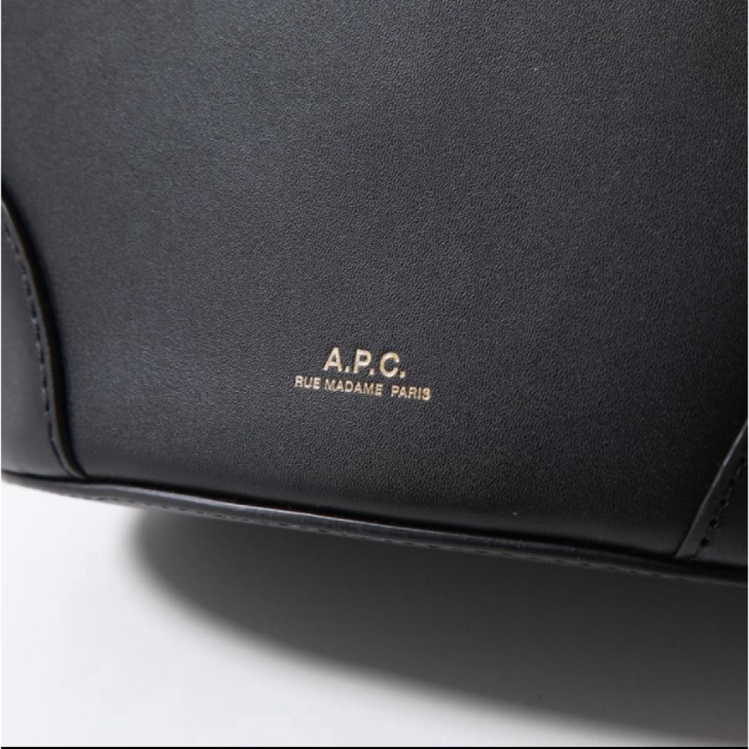 A.P.C(アーペーセー)の新品タグ付き APC ショルダーバッグ tote Emma small レディースのバッグ(ショルダーバッグ)の商品写真