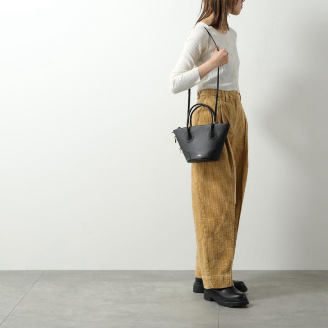 A.P.C(アーペーセー)の新品タグ付き APC ショルダーバッグ tote Emma small レディースのバッグ(ショルダーバッグ)の商品写真