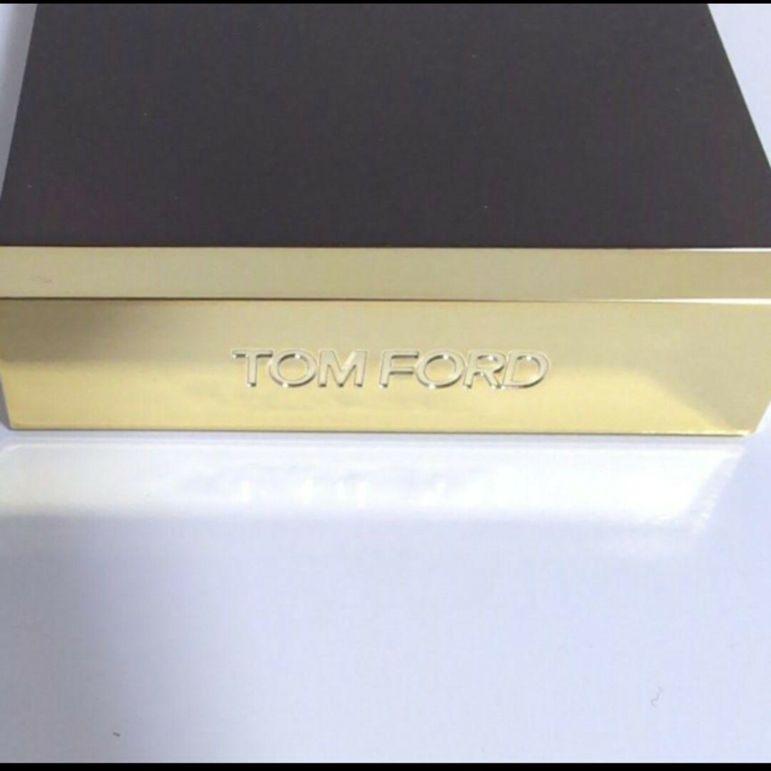 TOM FORD BEAUTY(トムフォードビューティ)の正規品 トムフォード  アイカラー クォード  030  インソレント ローズ コスメ/美容のベースメイク/化粧品(アイシャドウ)の商品写真