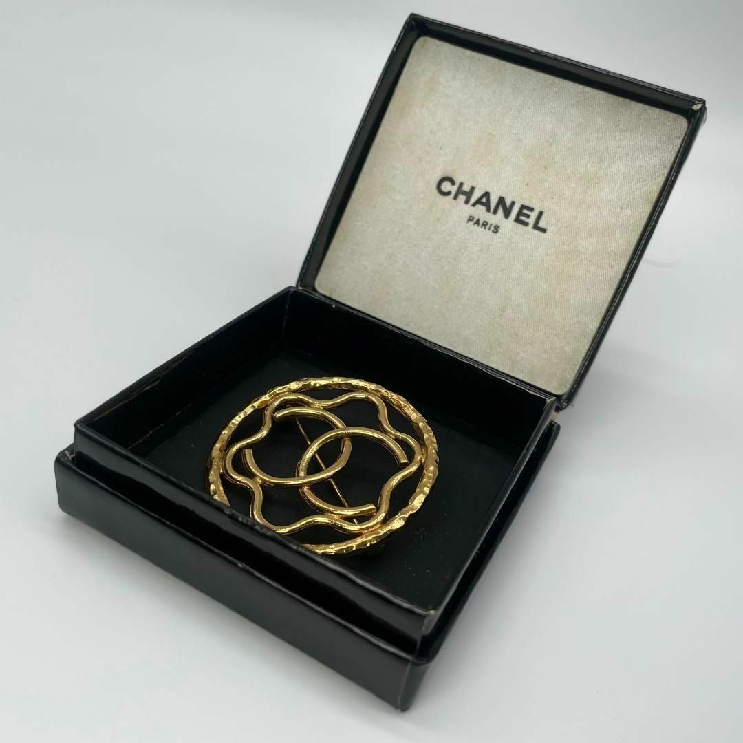 CHANEL(シャネル)の美品✨　CHANEL　シャネル　ココマークブローチ　サークルモチーフ　刻印あり レディースのアクセサリー(ブローチ/コサージュ)の商品写真