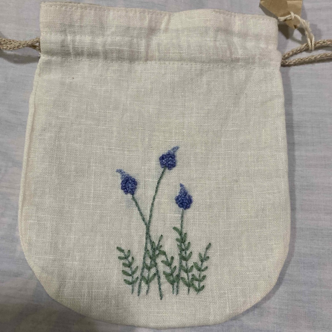 ハンドメイド刺繍ポーチ袋野花カモミー・ディジーラベンダー花柄 ハンドメイド刺繍ポーチ袋野花カモミー・ディジーラベンダー花柄