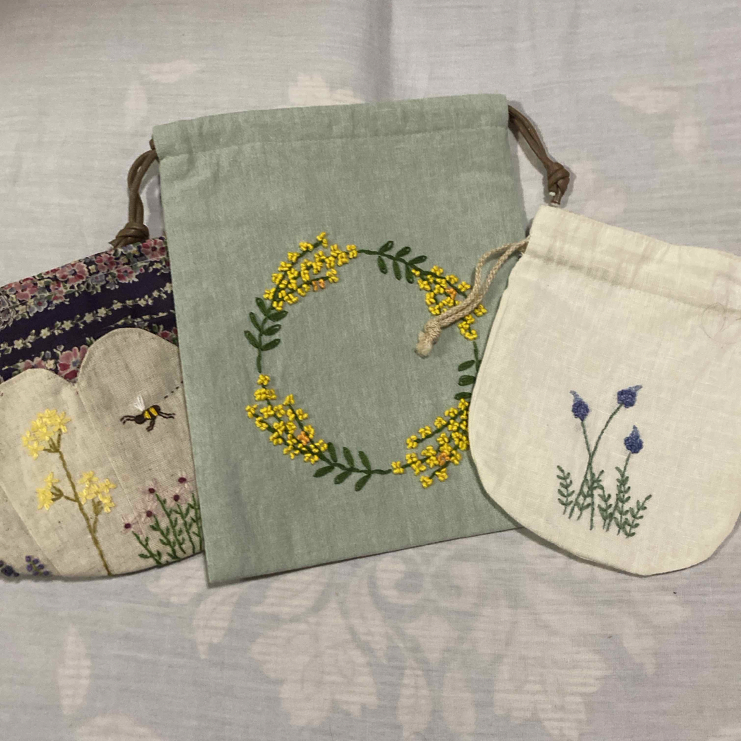 ハンドメイド刺繍ポーチ袋野花カモミー・ディジーラベンダー花柄 ハンドメイド刺繍ポーチ袋野花カモミー・ディジーラベンダー花柄