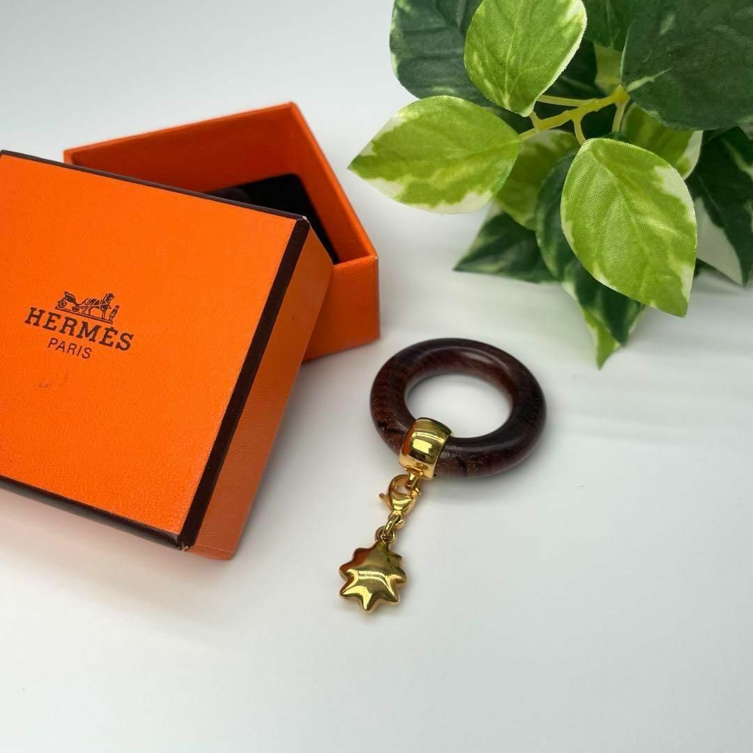 Hermes(エルメス)の極美品✨　HERMES　エルメス　スカーフリング　箱付き　ゴールド　金具　ウッド レディースのファッション小物(バンダナ/スカーフ)の商品写真