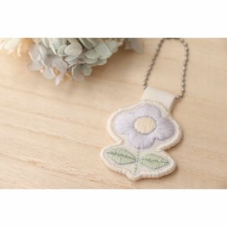 /刺繍/紫花のキーホルダー(キーホルダー/ストラップ)