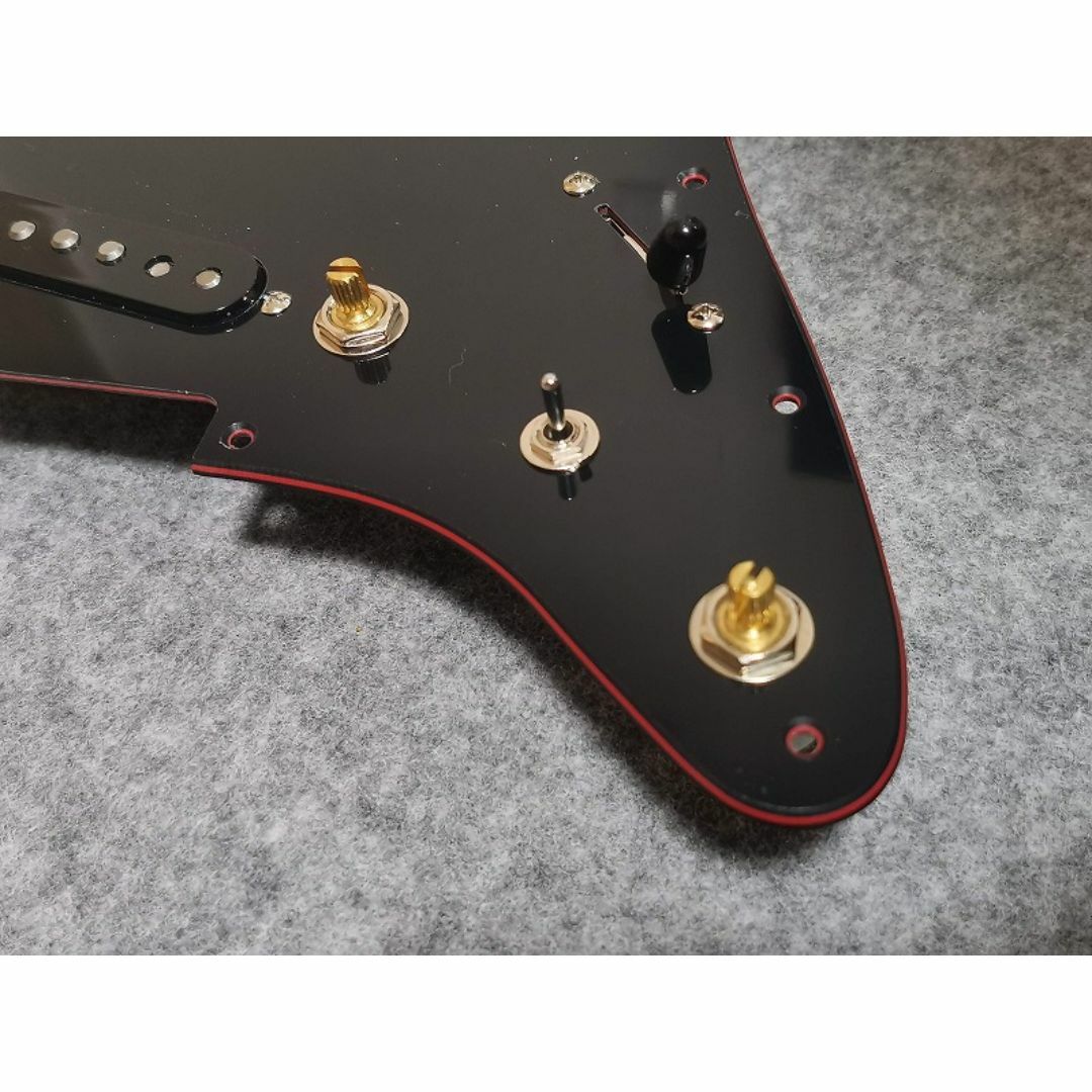 Black/Red/Black NEW-SSS縦横無尽12音色/Alnico-V 楽器のギター(エレキギター)の商品写真