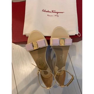 Salvatore Ferragamo - 美品　フェラガモ  サンダル　ヴェラ