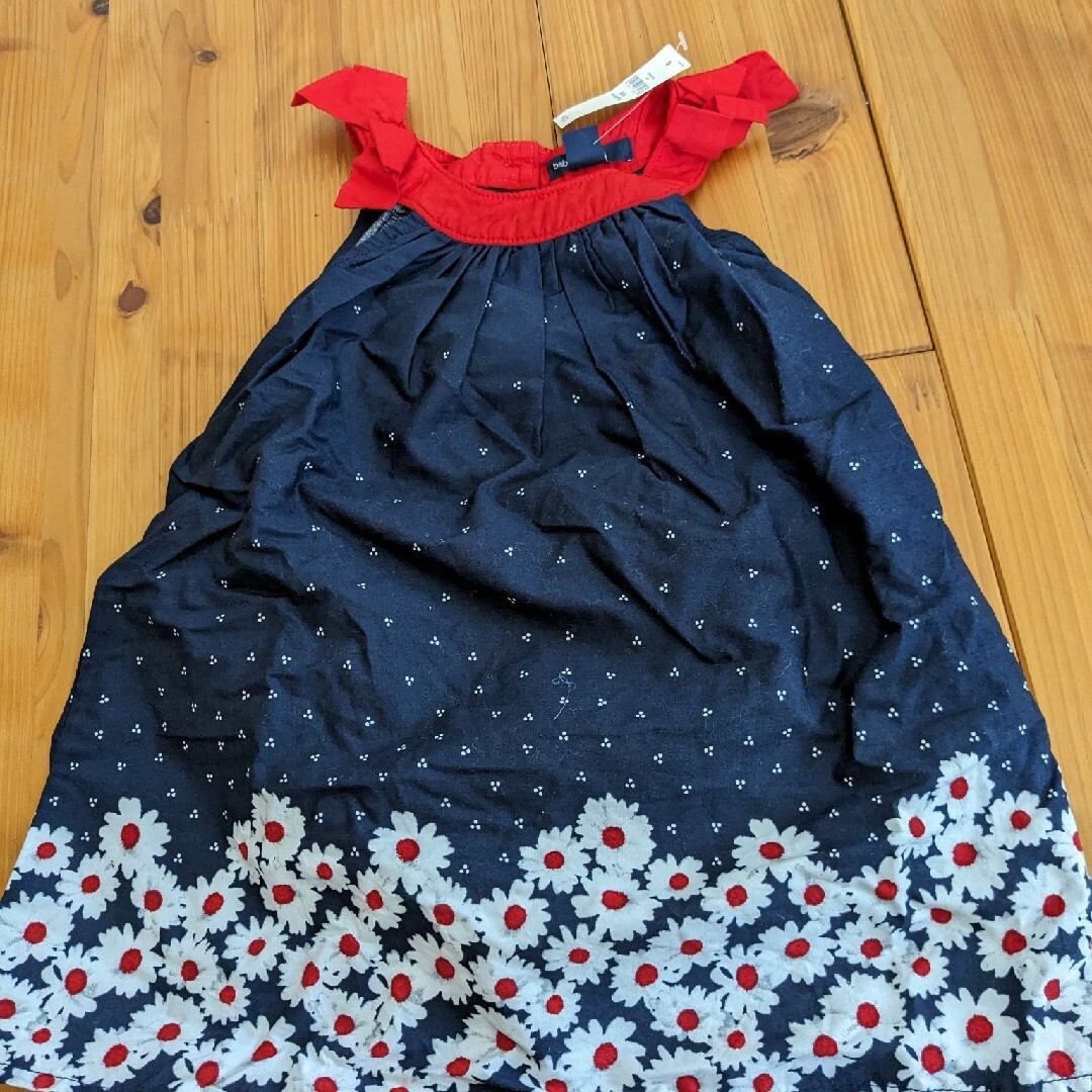 babyGAP(ベビーギャップ)の新品　babygap ワンピース90 キッズ/ベビー/マタニティのキッズ服女の子用(90cm~)(ワンピース)の商品写真