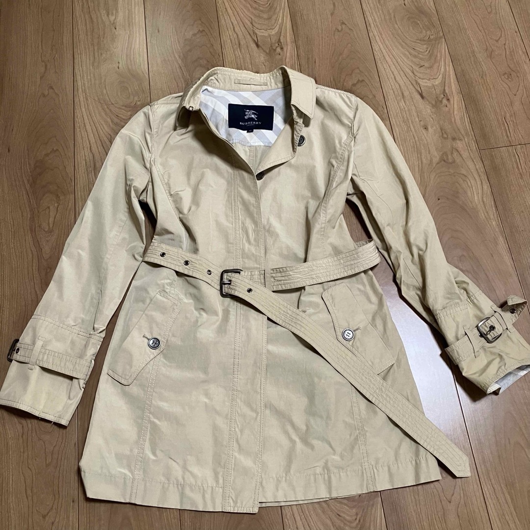 BURBERRY BLUE LABEL(バーバリーブルーレーベル)のバーバリーロンドン　サイズ42 S-M  ベージュ　ステンカラーコート レディースのジャケット/アウター(トレンチコート)の商品写真