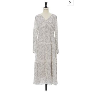 ハーリップトゥ(Her lip to)のHerlipto Monotone Floral Pleated Dress(ロングワンピース/マキシワンピース)