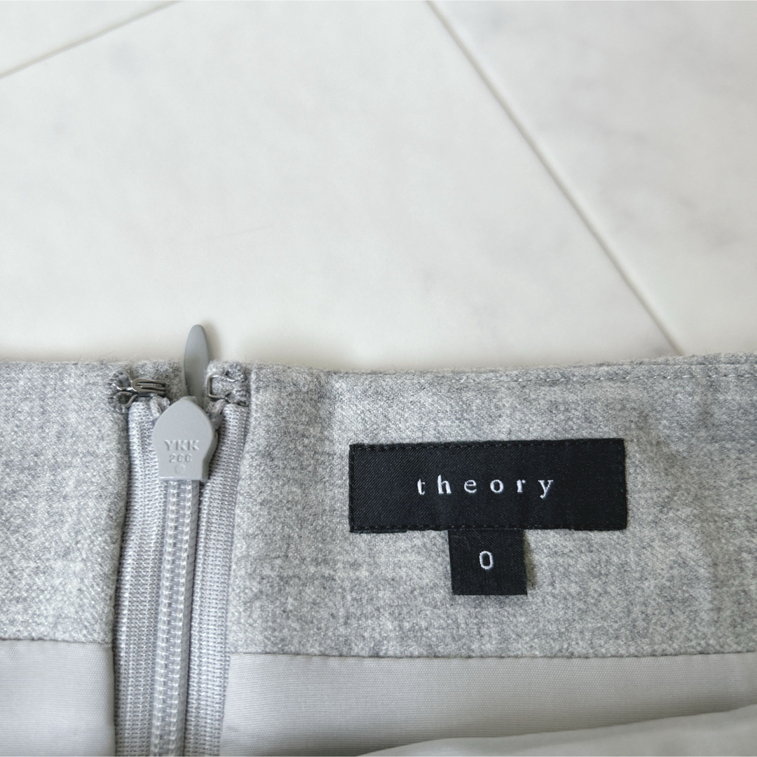 theory(セオリー)のTheory 定価3万 パッチポケット 台形スカート グレー  0 セオリー レディースのスカート(ミニスカート)の商品写真