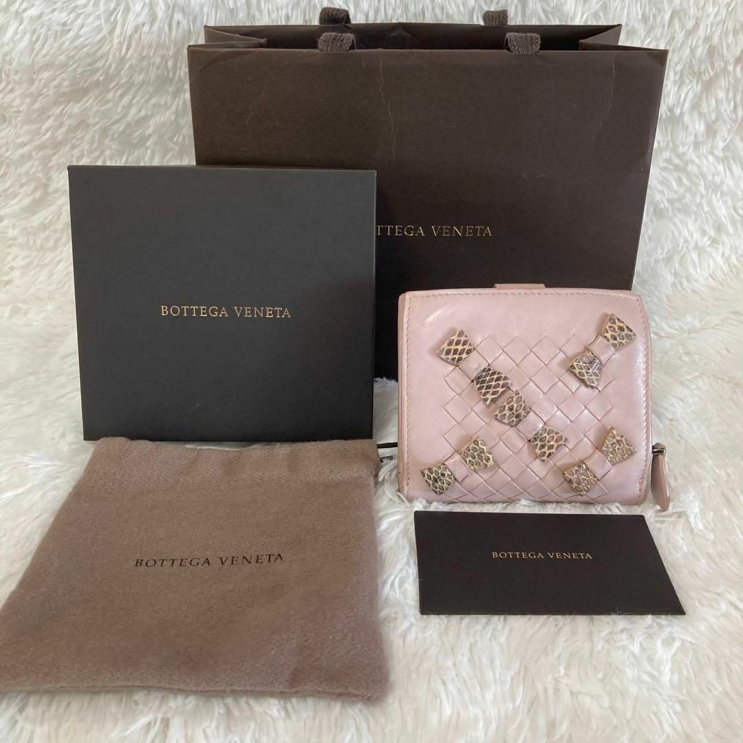 Bottega Veneta(ボッテガヴェネタ)の【超希少・美品】ボッテガヴェネタ　折り財布　ピンク　リボン　パイソン レディースのファッション小物(財布)の商品写真