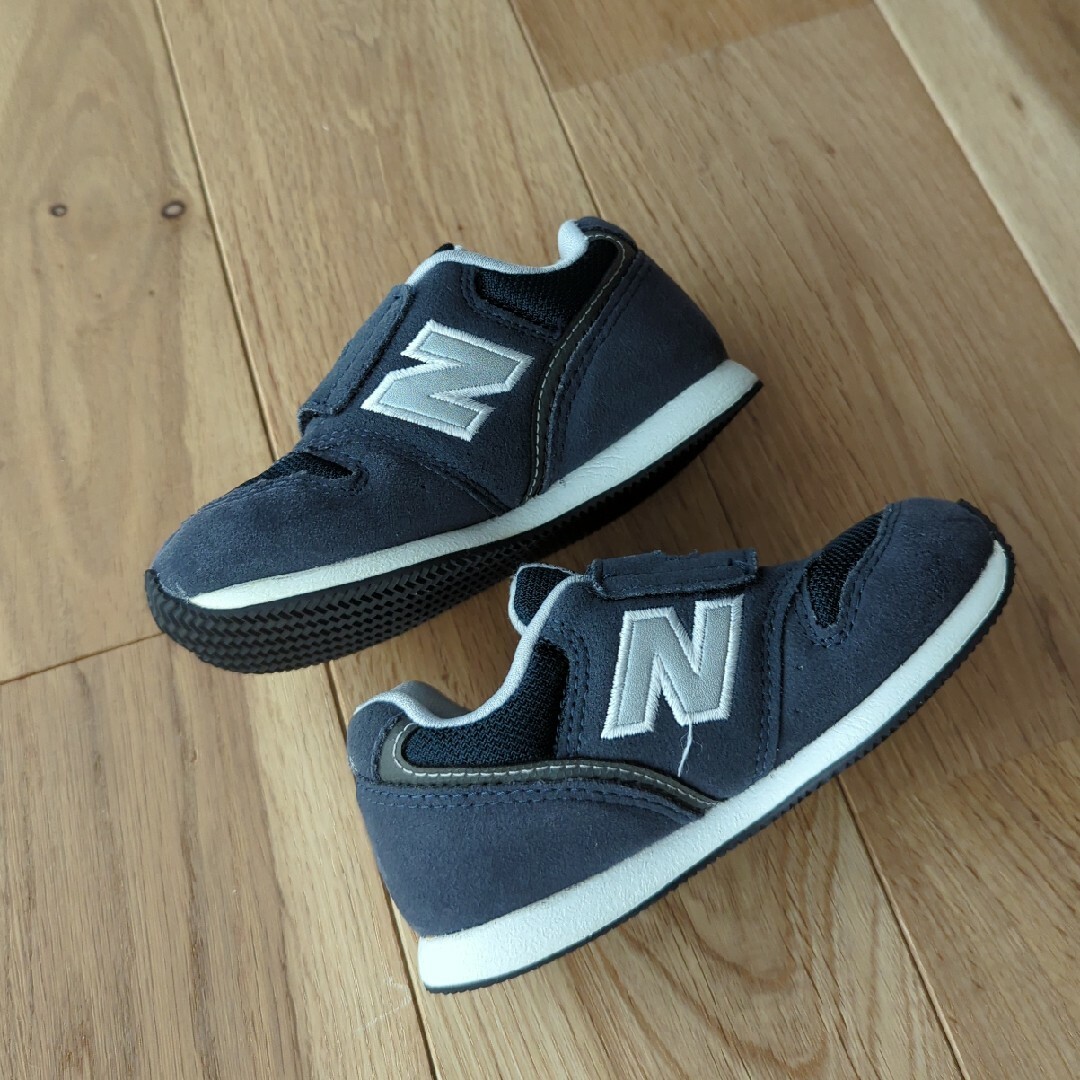 996（New Balance）(キュウキュウロク)の【美品】ニューバランス　996  ネイビー　15.5センチ キッズ/ベビー/マタニティのキッズ靴/シューズ(15cm~)(スニーカー)の商品写真