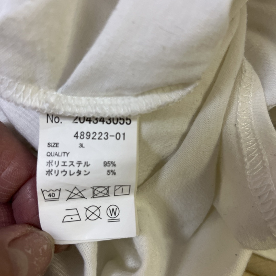 Ｖネック　Tシャツ　白　大きいサイズ レディースのトップス(Tシャツ(半袖/袖なし))の商品写真