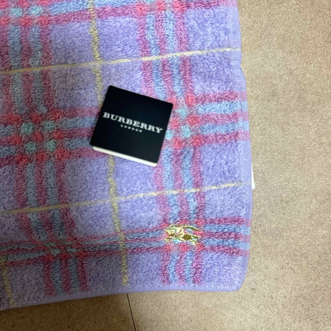 BURBERRY(バーバリー)のバーバリーバンドタオル レディースのファッション小物(ハンカチ)の商品写真