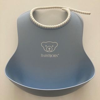 ベビービョルン(BABYBJORN)の【ベビーエプロン】  水色(お食事エプロン)