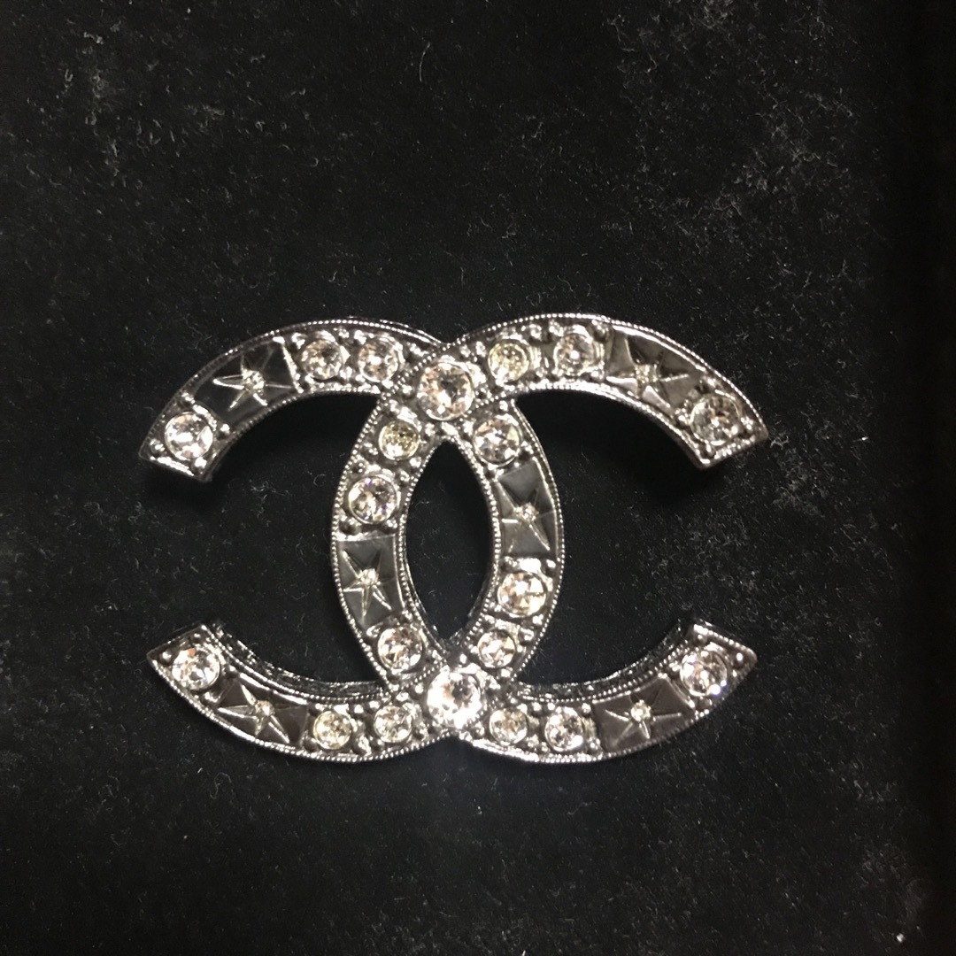 CHANEL(シャネル)のシャネル ブローチ シルバー  星 レディースのアクセサリー(ブローチ/コサージュ)の商品写真