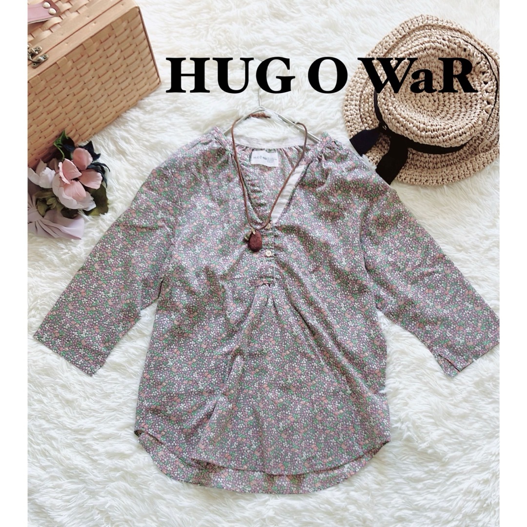 Hug O War(ハグオーワー)の✳︎HUG O WaRハグオーワー　素朴な淡色小花柄ブラウス♪ バンドカラー レディースのトップス(シャツ/ブラウス(長袖/七分))の商品写真