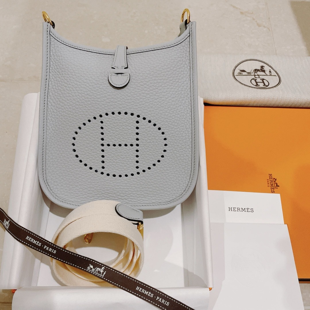 Hermes(エルメス)の新品未使用　エルメス エブリンtpm ミニエブリン アマゾーヌ ブルーペール レディースのバッグ(ショルダーバッグ)の商品写真