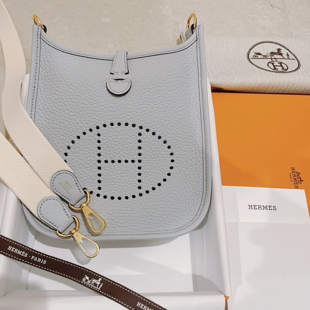 Hermes(エルメス)の新品未使用　エルメス エブリンtpm ミニエブリン アマゾーヌ ブルーペール レディースのバッグ(ショルダーバッグ)の商品写真