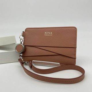 NINA RICCI - 【新品未使用】ニナリッチ　パスケース　リール付き　レザー　さくら色　キーホルダー