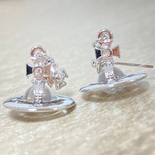 ヴィヴィアンウエストウッド(Vivienne Westwood)のヴィヴィアン　プチオーブピアス　シルバー(ピアス)