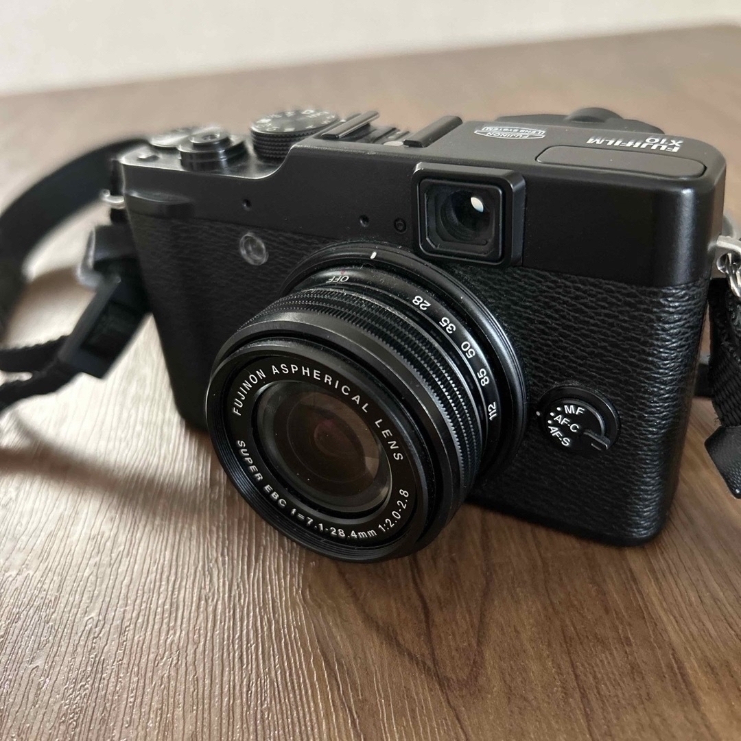 富士フイルム(フジフイルム)のFUJIFILM X10 スマホ/家電/カメラのカメラ(ミラーレス一眼)の商品写真