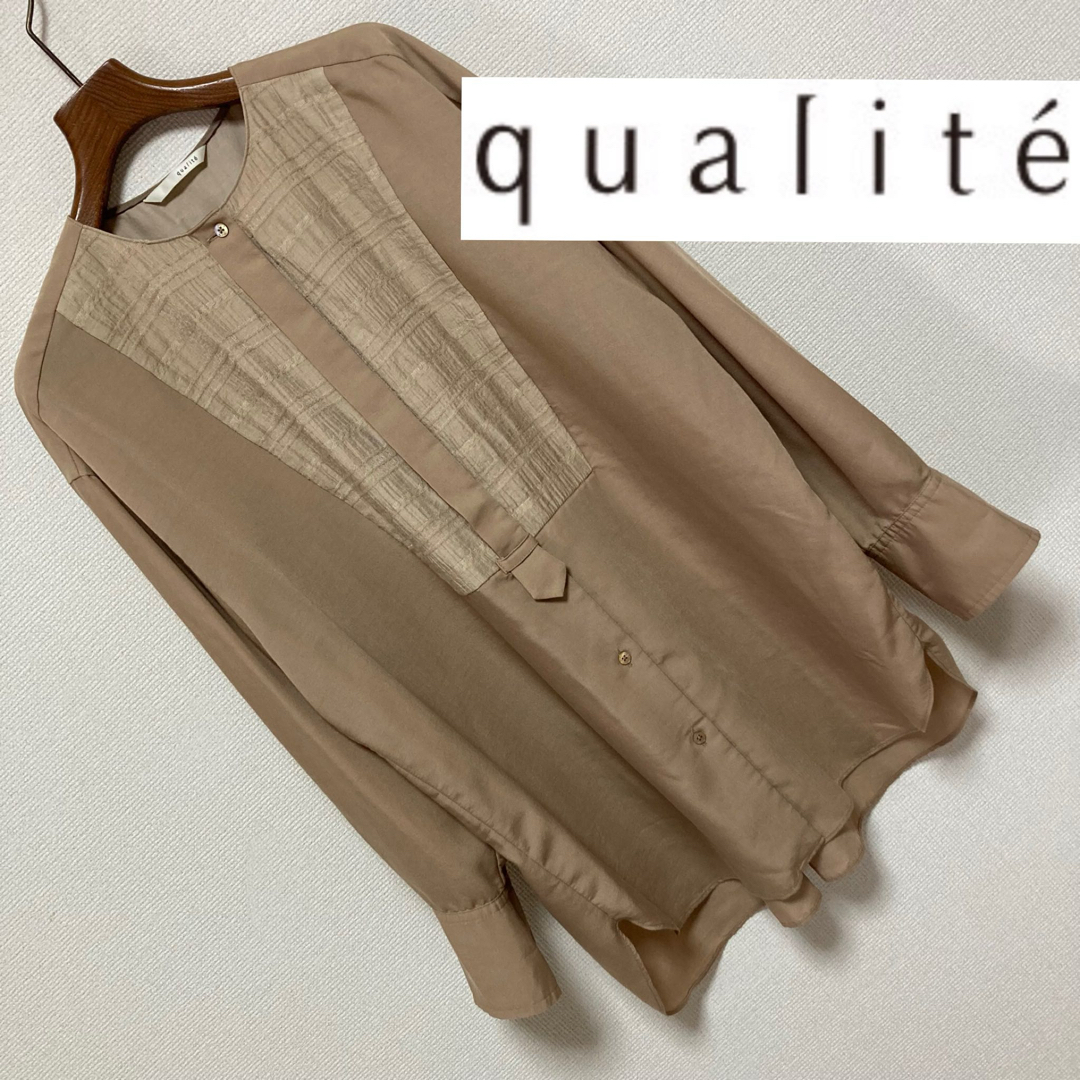 qualite(カリテ)の良品■qualite カリテ■ボーダージャガード ブザムシャツ ブラウス 38 レディースのトップス(シャツ/ブラウス(長袖/七分))の商品写真