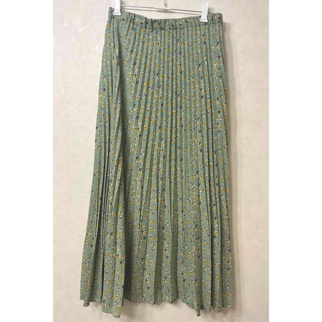 花柄プリーツスカート 春色 グリーン ウエストゴム レディースのスカート(ロングスカート)の商品写真