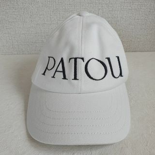 パトゥ(PATOU)の【新品・未使用】PATOU パトゥ ロゴ コットンキャップ白　M/L (キャップ)