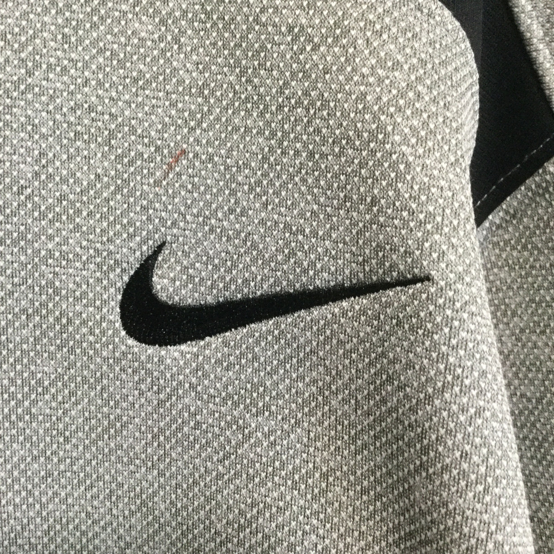 NIKE(ナイキ)の【ナイキ フード付きジャージ】ロゴ刺繍 ビッグサイズ 2XL グレー 古着 メンズのトップス(ジャージ)の商品写真