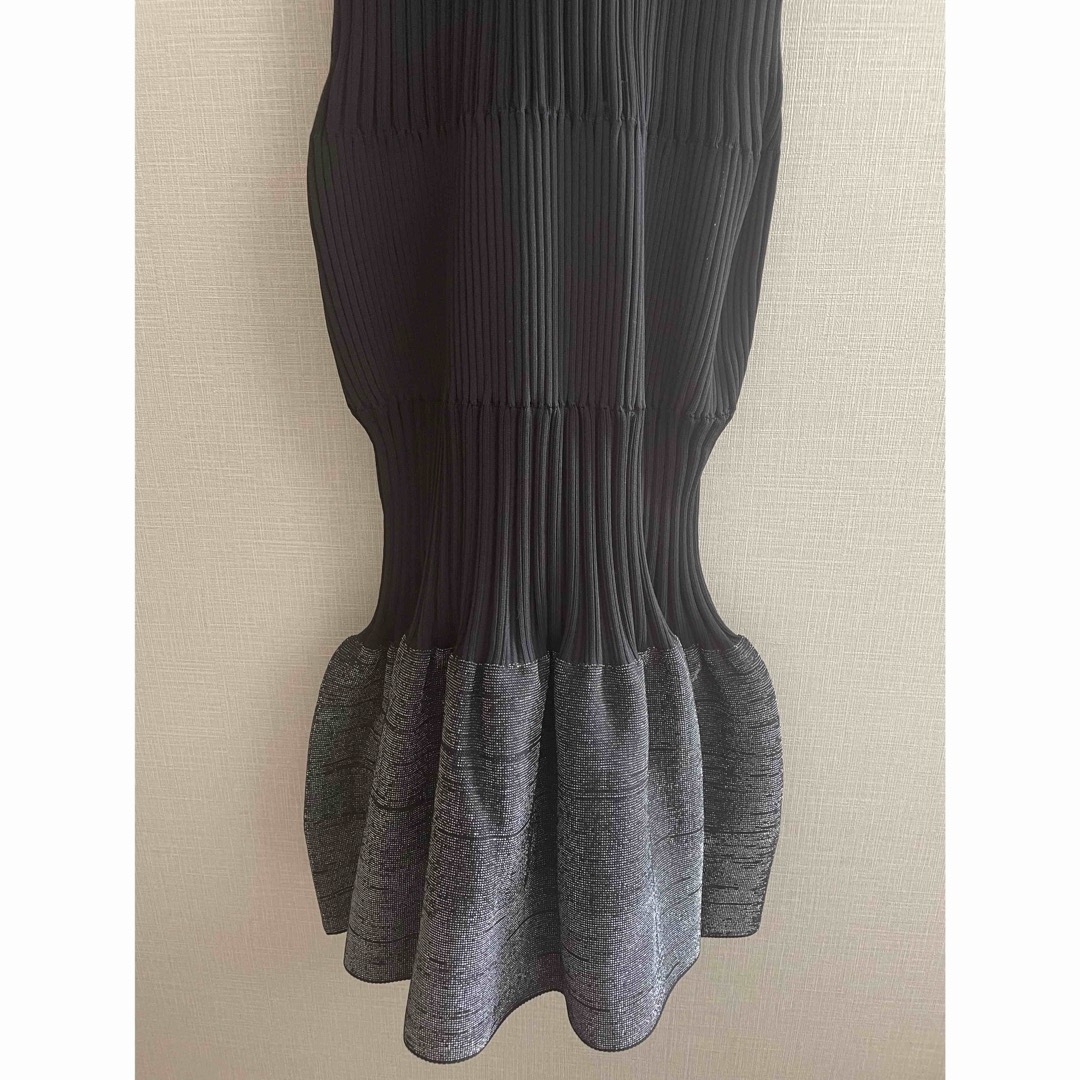 ISSEY MIYAKE(イッセイミヤケ)のCFCL ＦＬＵＴＥＤ　ＳＬＥＥＶＥＬＥＳＳ　ＭＥＲＭＡＩＤ　ＤＲＥＳＳ レディースのワンピース(ロングワンピース/マキシワンピース)の商品写真