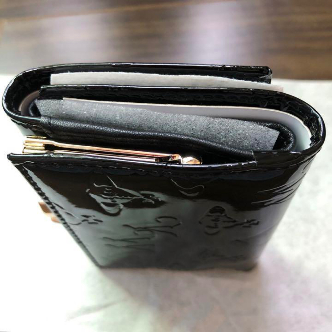 Vivienne Westwood(ヴィヴィアンウエストウッド)の【新品】Vivienne Westwood 三折り 財布 ロゴ ブラック レディースのファッション小物(財布)の商品写真