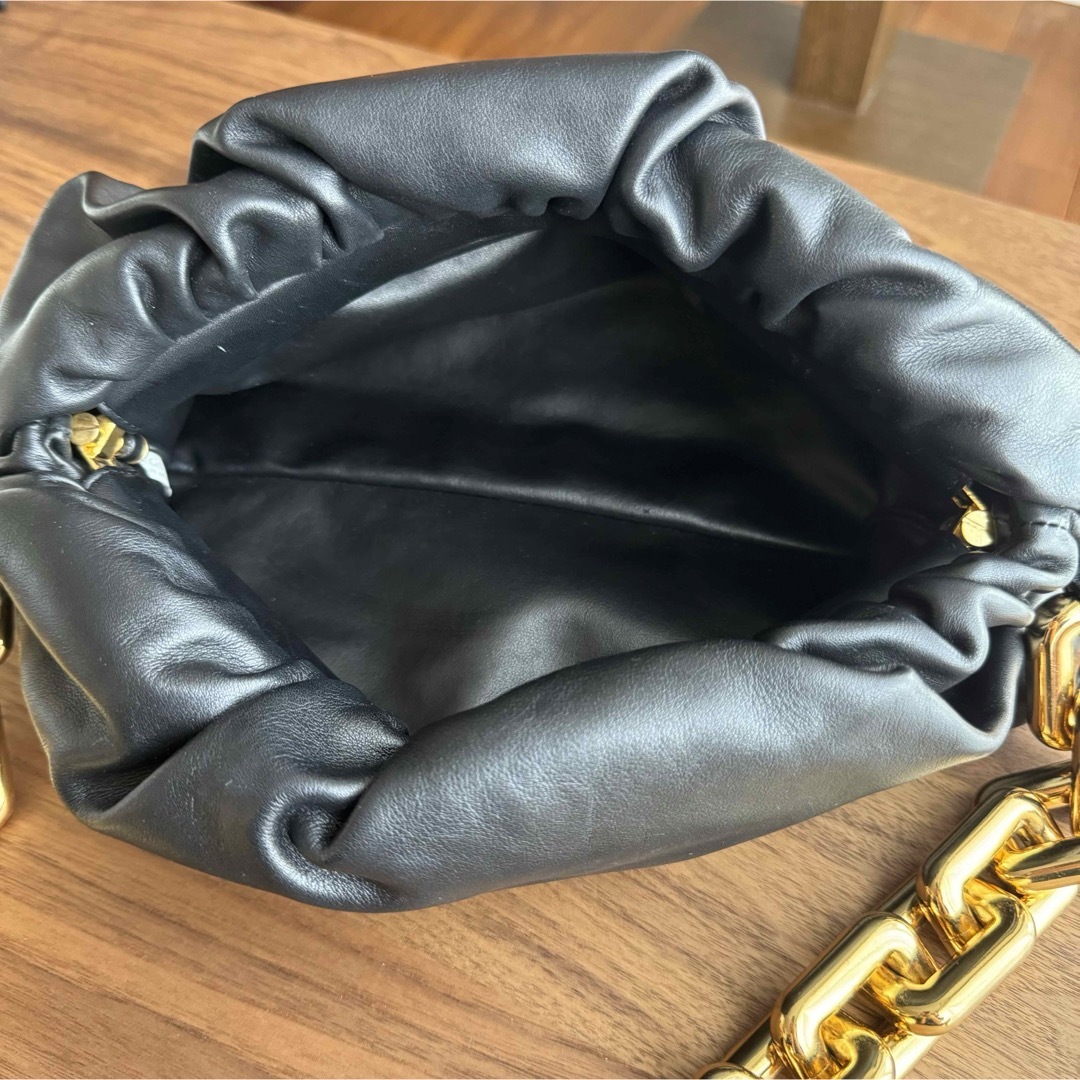 Bottega Veneta(ボッテガヴェネタ)のBOTTEGA VENETAブラック The Chain Pouch クラッチ レディースのバッグ(クラッチバッグ)の商品写真