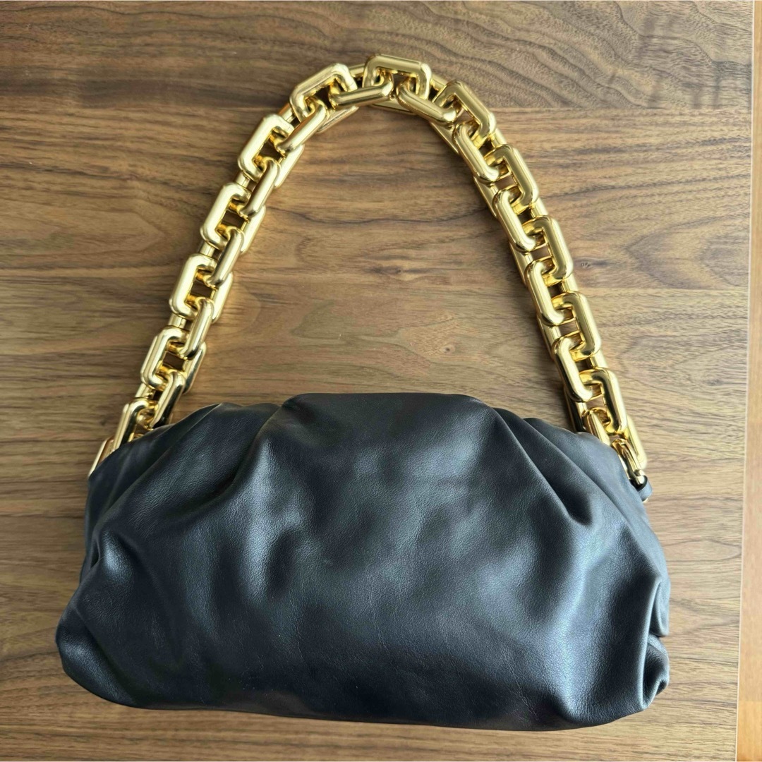 Bottega Veneta(ボッテガヴェネタ)のBOTTEGA VENETAブラック The Chain Pouch クラッチ レディースのバッグ(クラッチバッグ)の商品写真