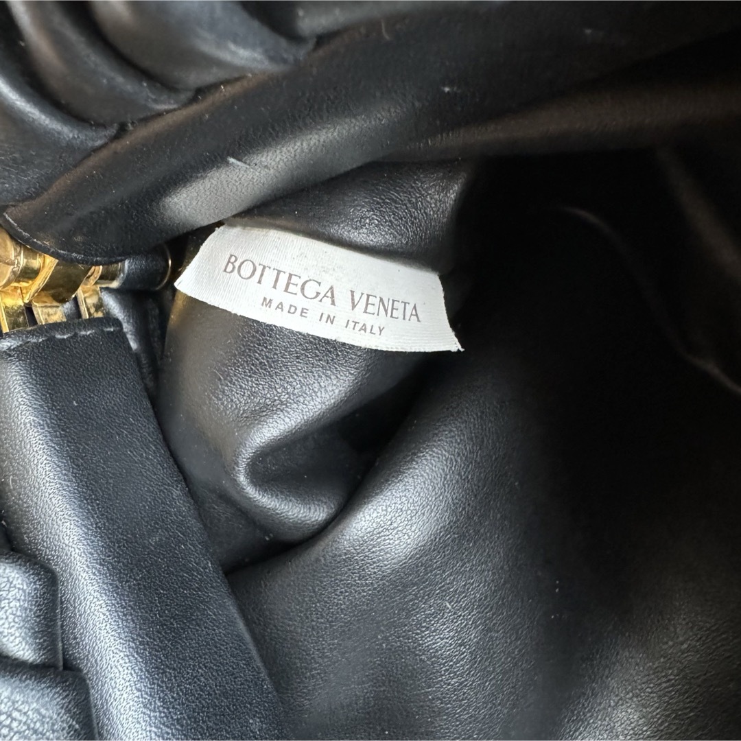 Bottega Veneta(ボッテガヴェネタ)のBOTTEGA VENETAブラック The Chain Pouch クラッチ レディースのバッグ(クラッチバッグ)の商品写真