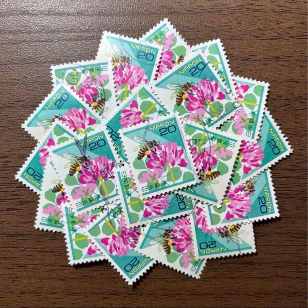 日本の古切手　ニホンミツバチ　100枚 ハンドメイドの素材/材料(各種パーツ)の商品写真
