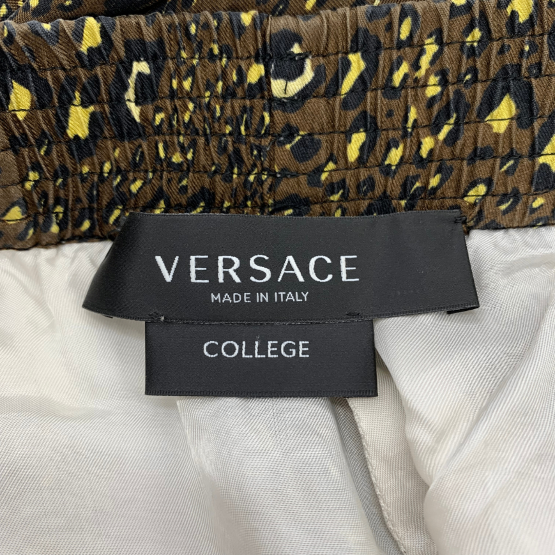 VERSACE(ヴェルサーチ)のヴェルサーチ ハーフパンツ A86432  バロッコ 総柄【AFB19】 メンズのパンツ(ショートパンツ)の商品写真