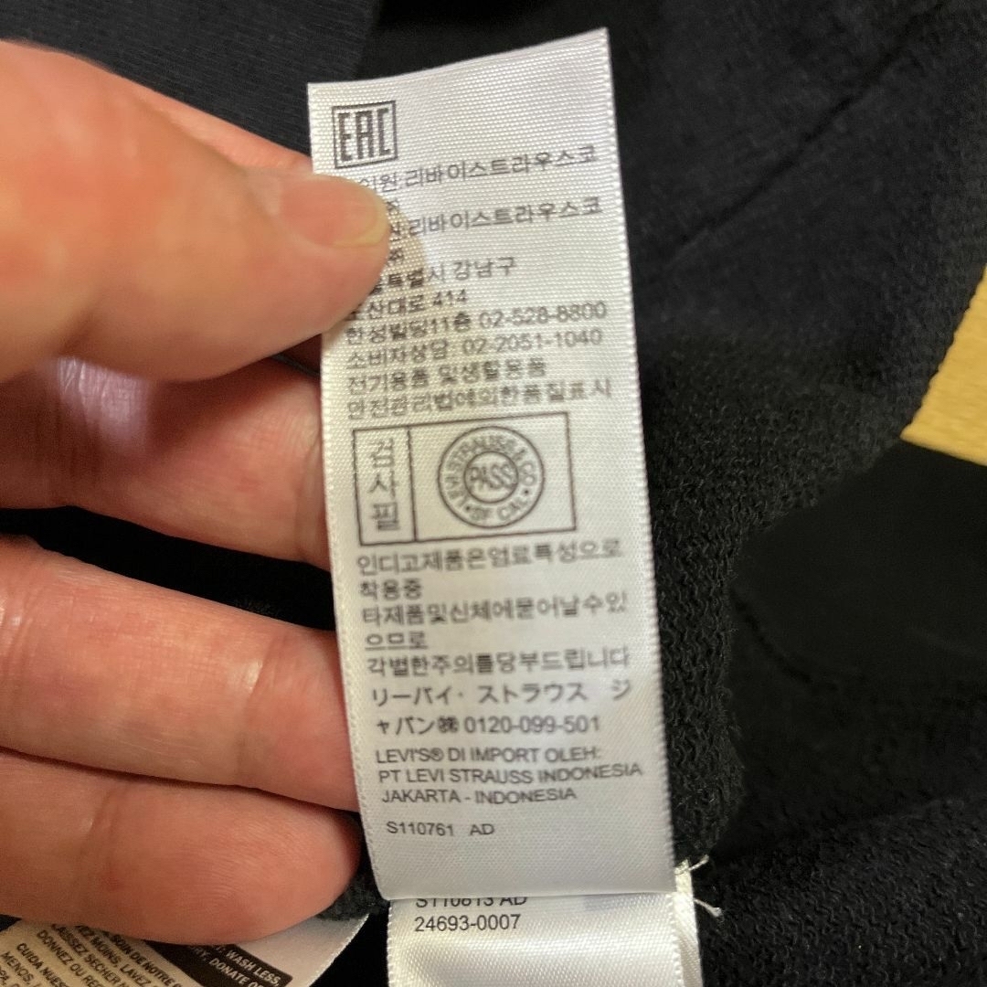 Levi's(リーバイス)の定番　シンプル　リーバイス　レディースパーカー　ネイビー　M （日本女性L） レディースのトップス(パーカー)の商品写真