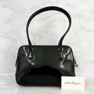 サルヴァトーレフェラガモ(Salvatore Ferragamo)のサルヴァトーレフェラガモ Ferragamo ハンドバッグ レザー エナメル 黒(ハンドバッグ)