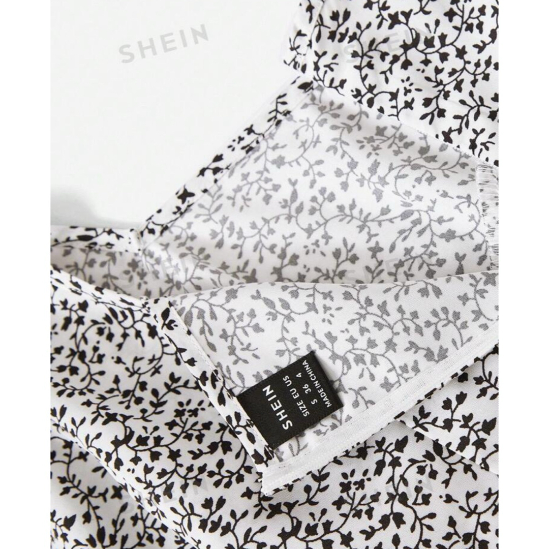 SHEIN(シーイン)のSHEIN 小花柄パフスリーブ ペプラムトップス レディースのトップス(カットソー(半袖/袖なし))の商品写真