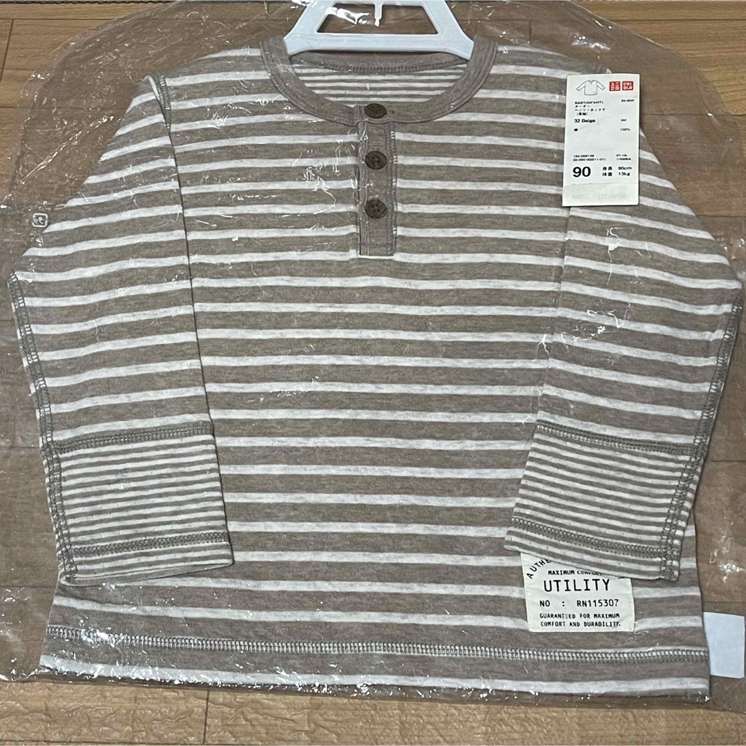 ユニクロ　ボーダー　ヘンリーネックTシャツ　90サイズ キッズ/ベビー/マタニティのキッズ服男の子用(90cm~)(Tシャツ/カットソー)の商品写真