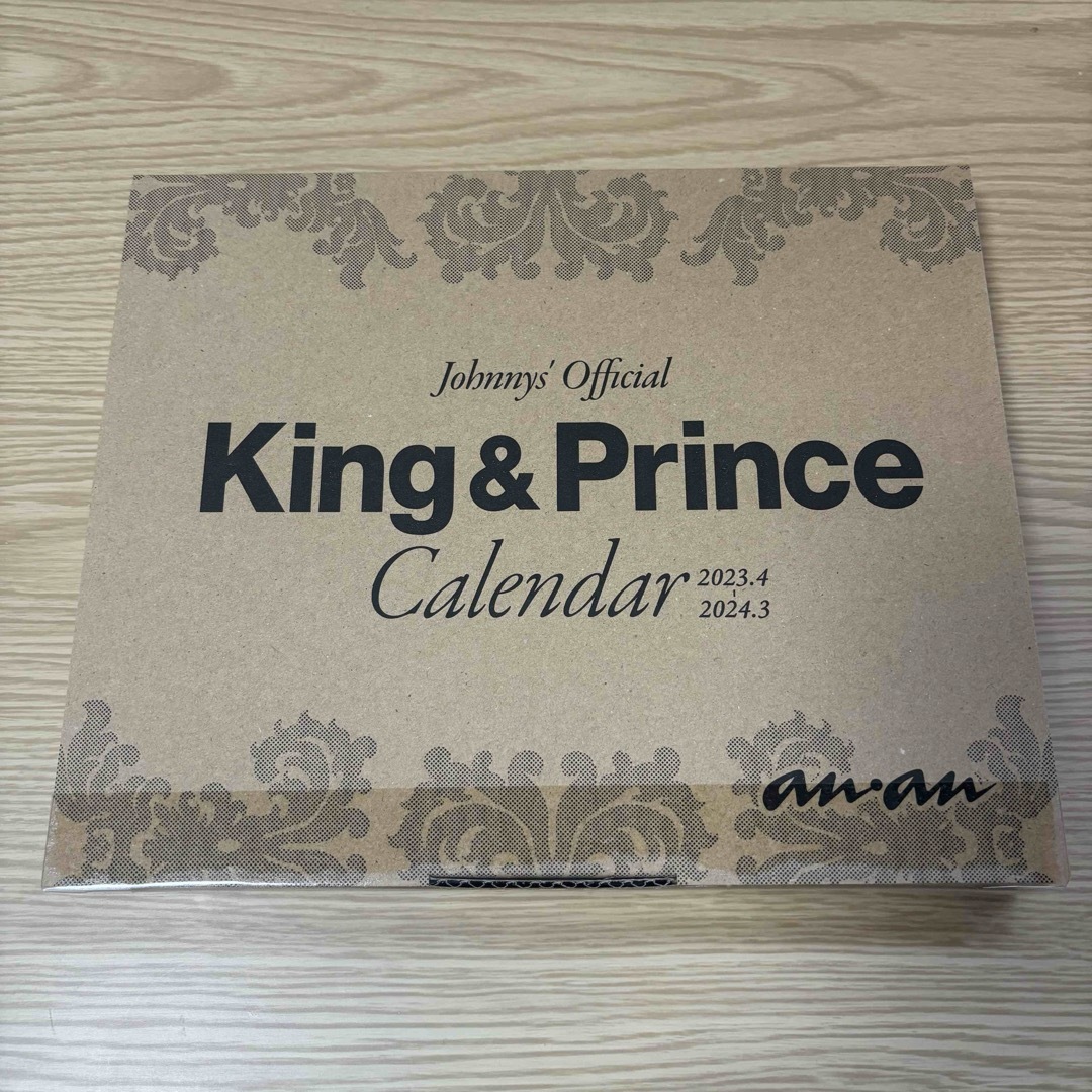 King & Prince(キングアンドプリンス)のＫｉｎｇ　＆　Ｐｒｉｎｃｅカレンダー　２０２３．４→２０２４．３　Ｊｏｈｎｎｙｓ インテリア/住まい/日用品の文房具(カレンダー/スケジュール)の商品写真