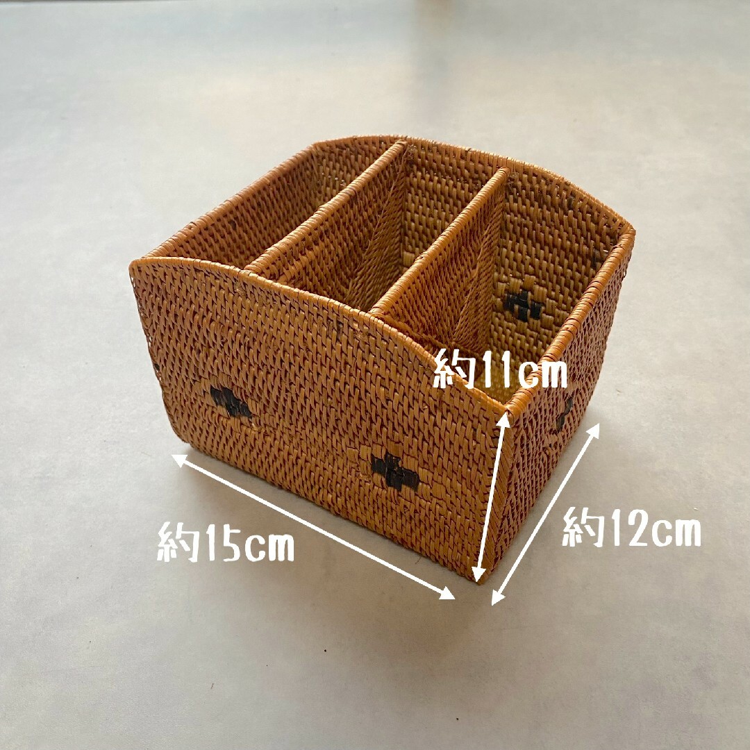 バリ島　リモコンスタンド　新品未使用　ペン立て　小物入れ　テーブル用品　かご インテリア/住まい/日用品のインテリア小物(小物入れ)の商品写真