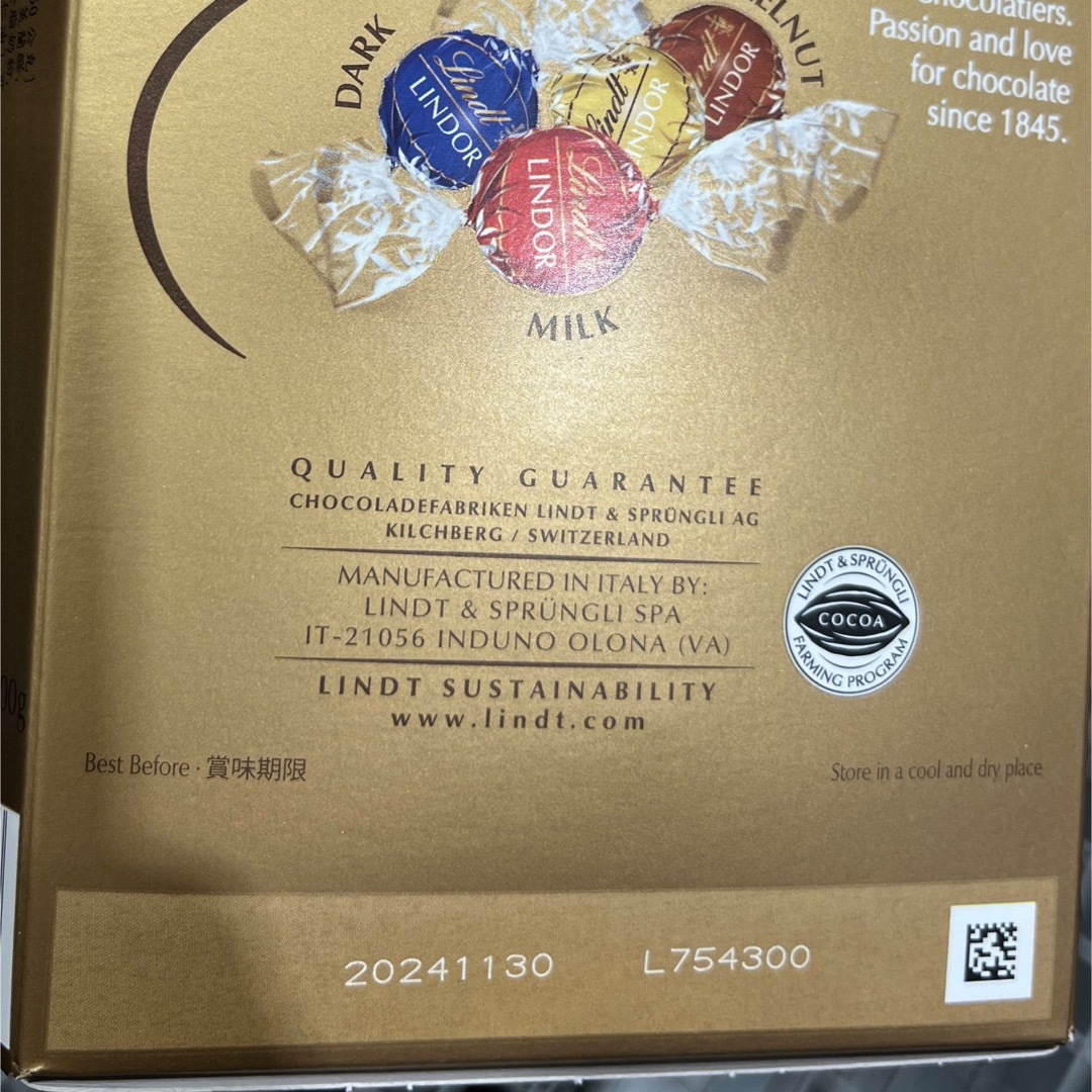 Lindt(リンツ)のリンドール  チョコレート⋆⸜   ７０コ　⸝⋆ ゴールドパッケージ 食品/飲料/酒の食品(菓子/デザート)の商品写真