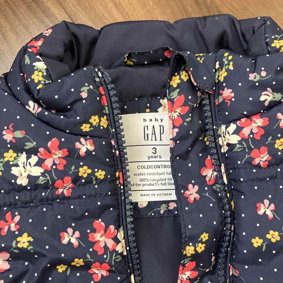 babyGAP(ベビーギャップ)の美品 baby GAP ベスト 100 キッズ/ベビー/マタニティのキッズ服女の子用(90cm~)(ジャケット/上着)の商品写真