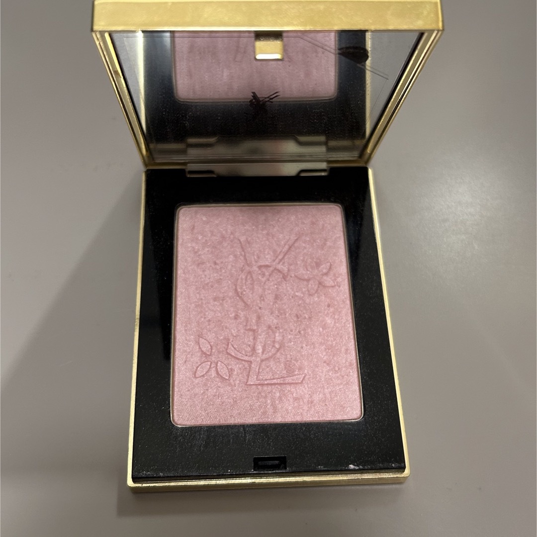 Yves Saint Laurent Beaute(イヴサンローランボーテ)のYSL フェイスパレット モンパリフローラル1 コスメ/美容のベースメイク/化粧品(フェイスパウダー)の商品写真