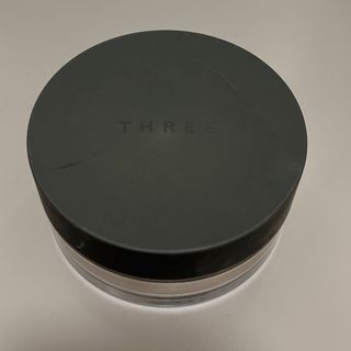 スリー(THREE)のTHREE パウダー(フェイスパウダー)